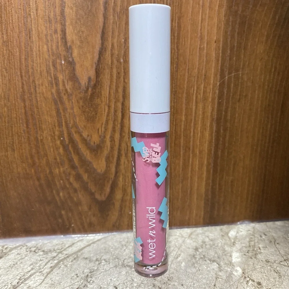 NWOB Wet n Wild Saved By The Bell Plumping Lip Gloss Lisa Pink Limited Edition